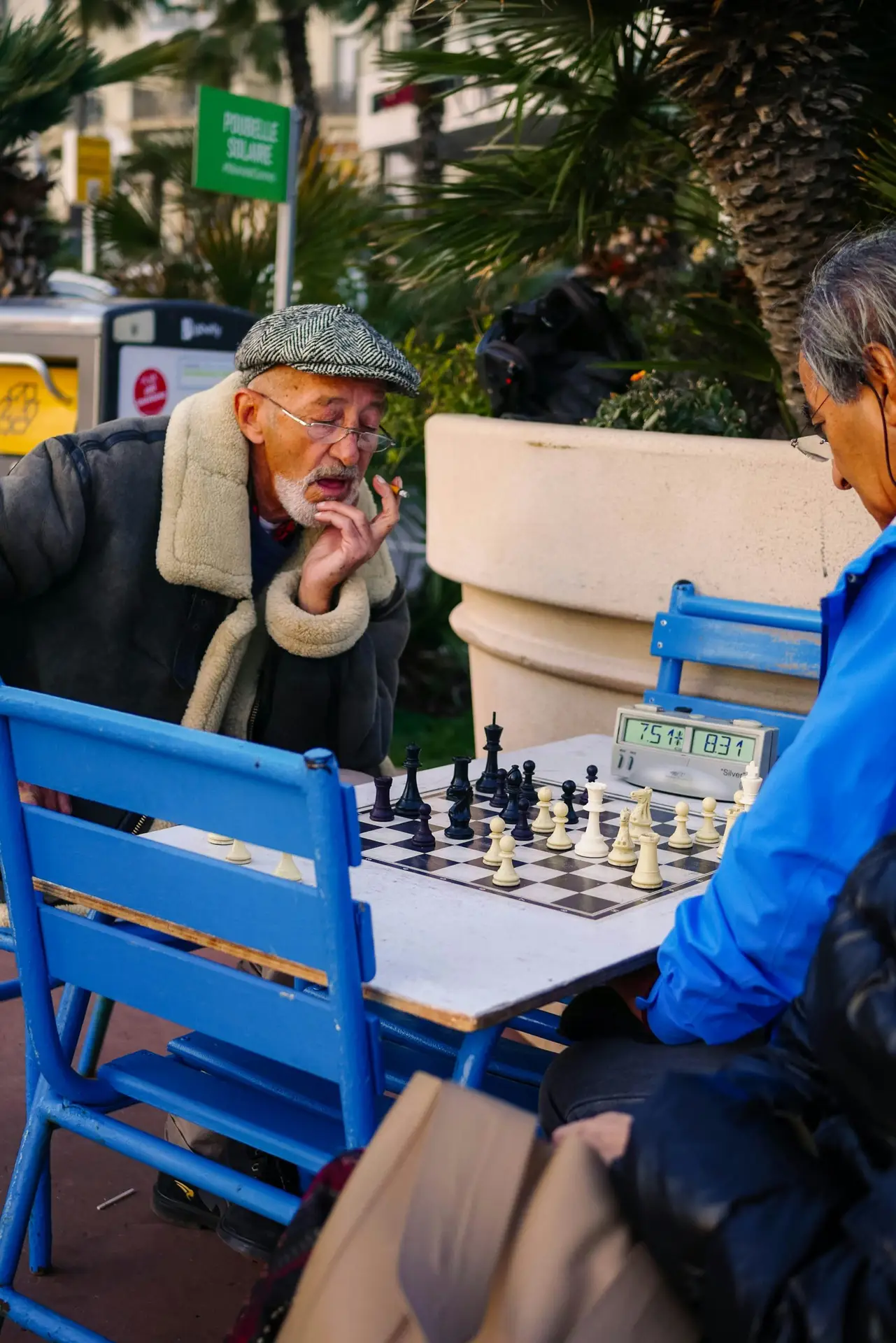 estimulación cognitiva para pacientes con alzaheimer, jugando ajedrez